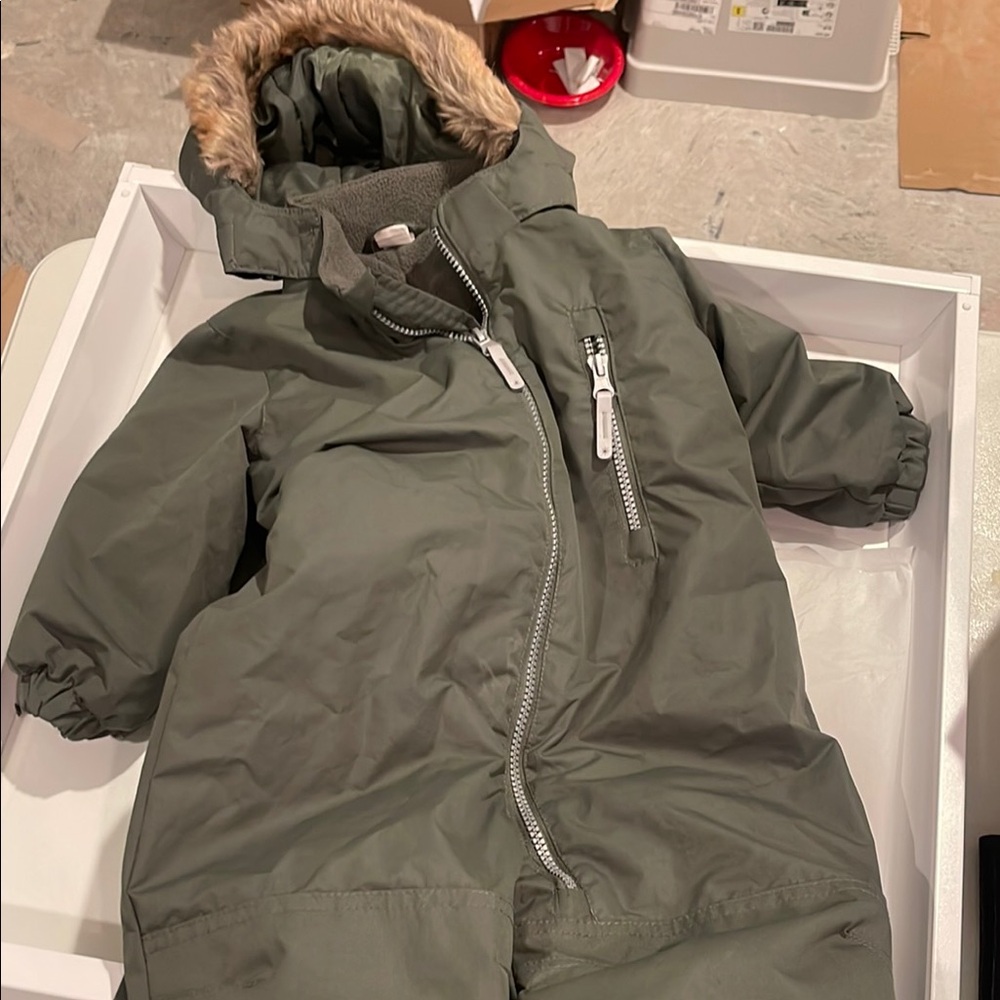 Cozy Green Hooded Snowsuit with Faux Fur Trim 
Used a couple times, like new